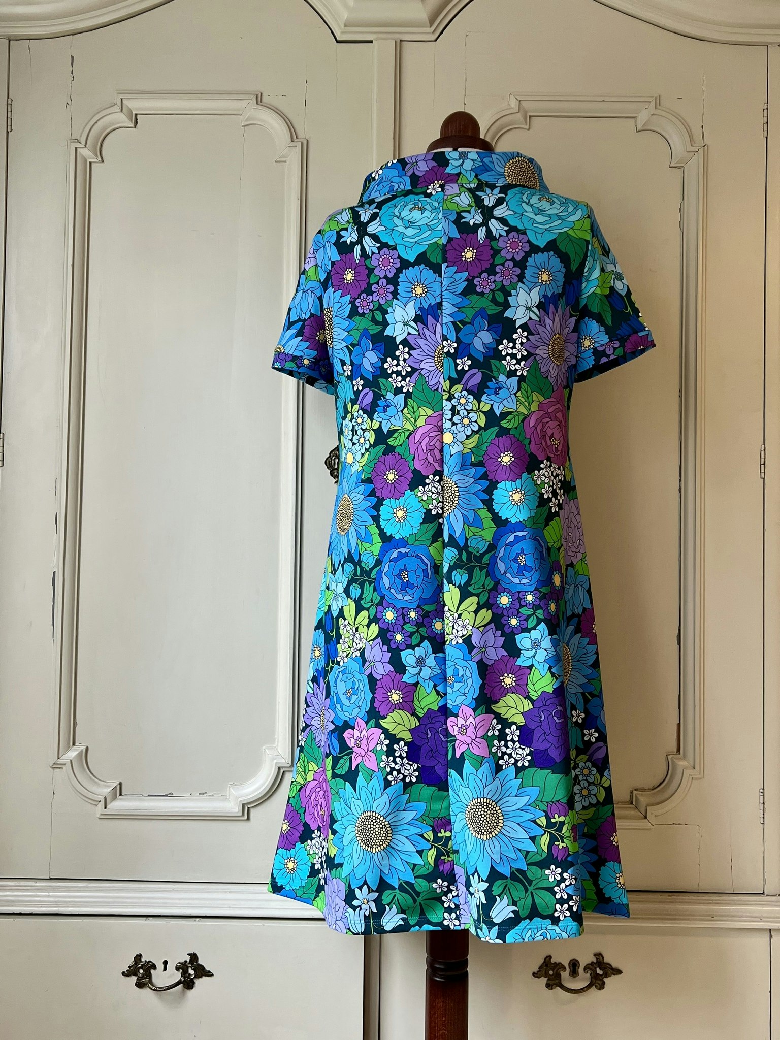 Modell Mirjam - blomster blå