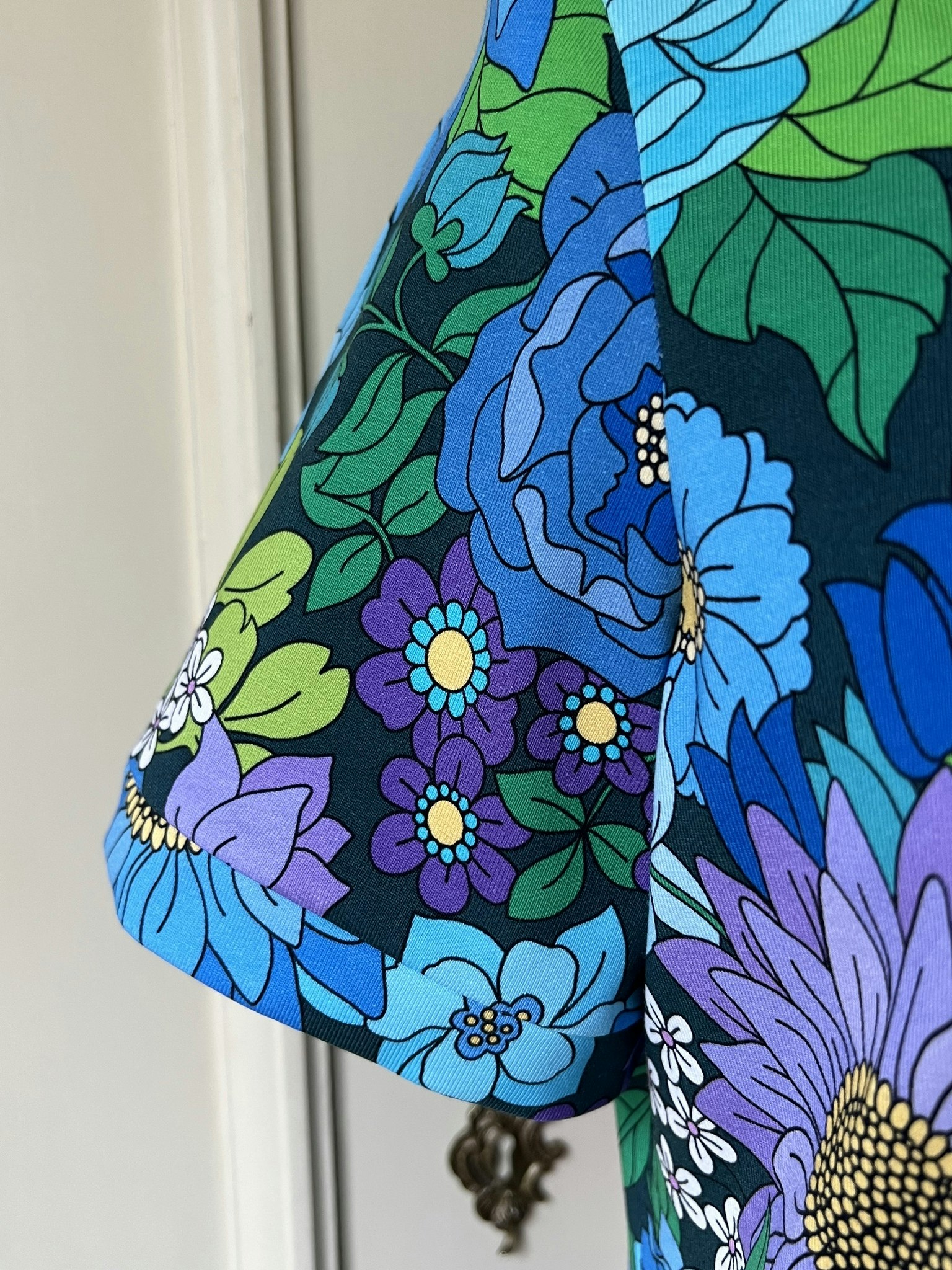 Modell Mirjam - blomster blå