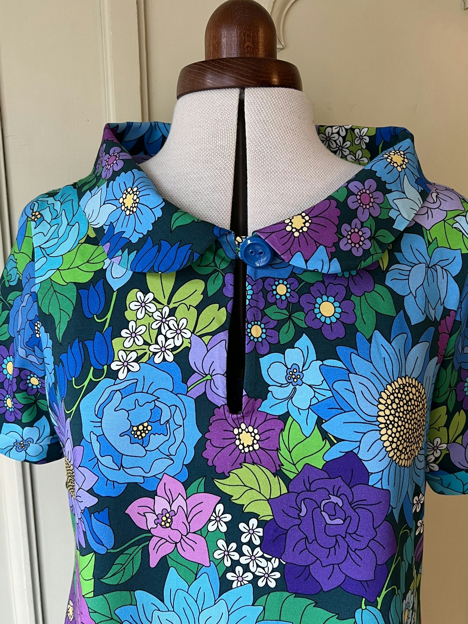 Modell Mirjam - blomster blå