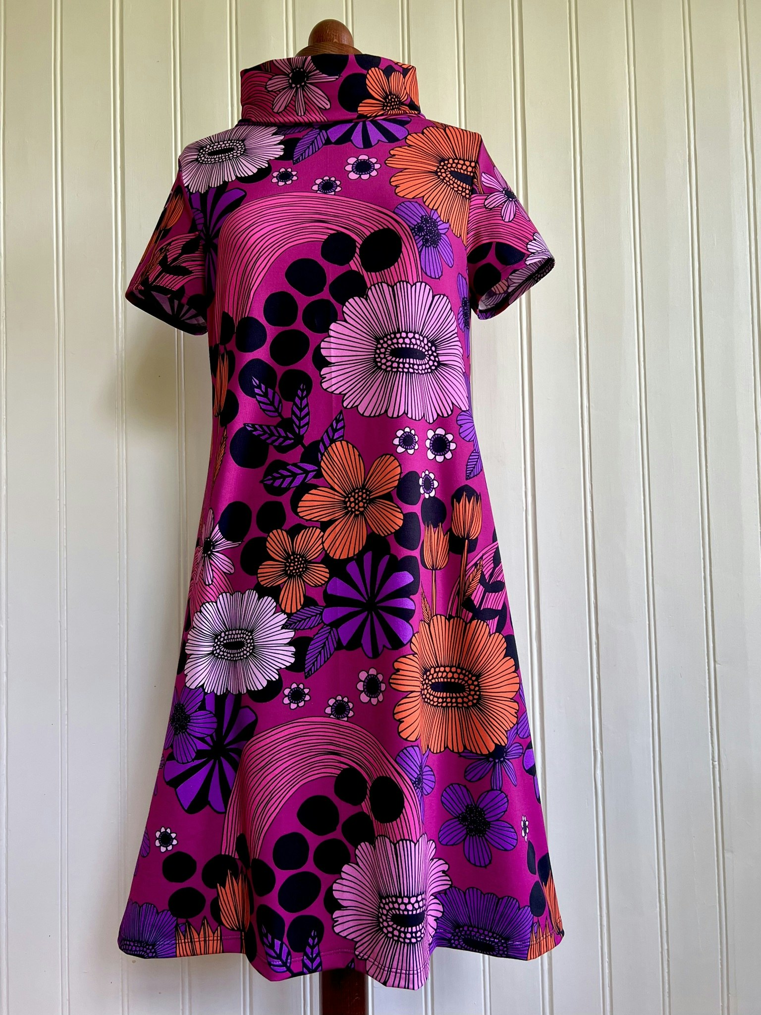 Modell Ingrid - purple and bows