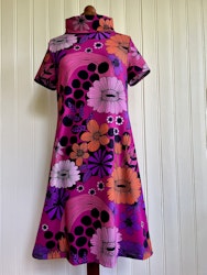 Modell Ingrid - purple and bows
