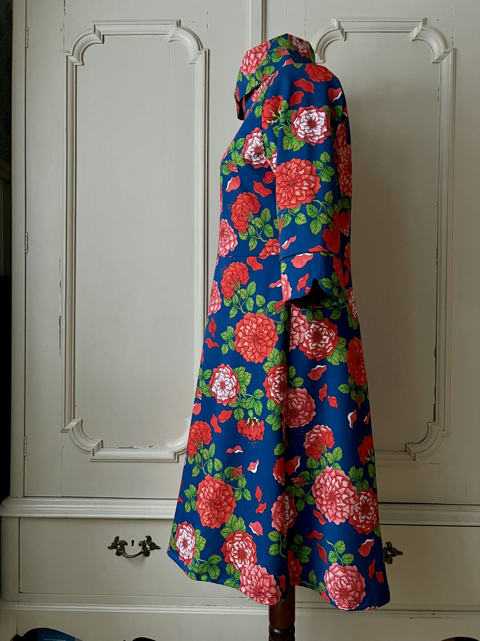 Roses in red and blue