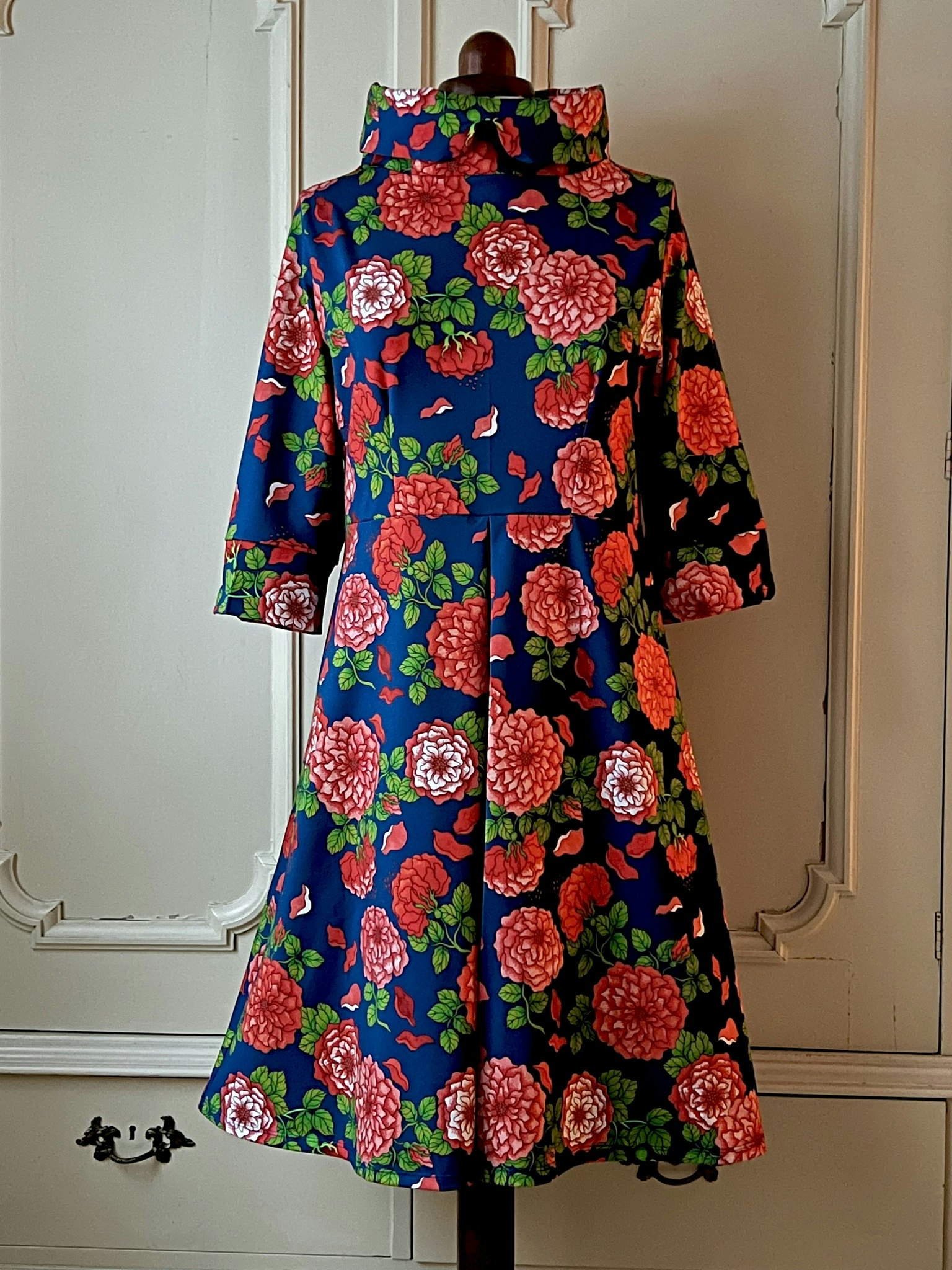 Roses in red and blue