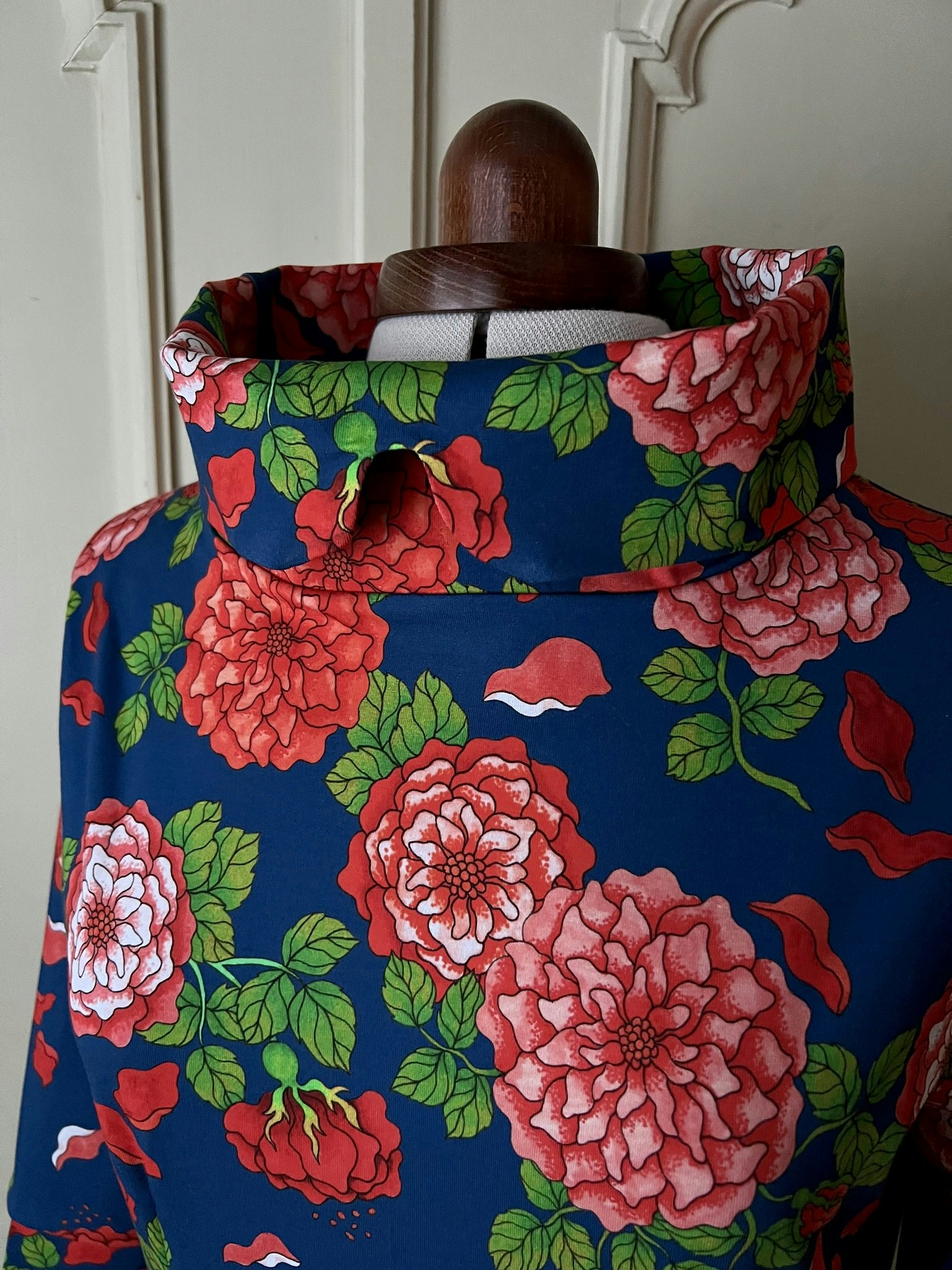 Roses in red and blue