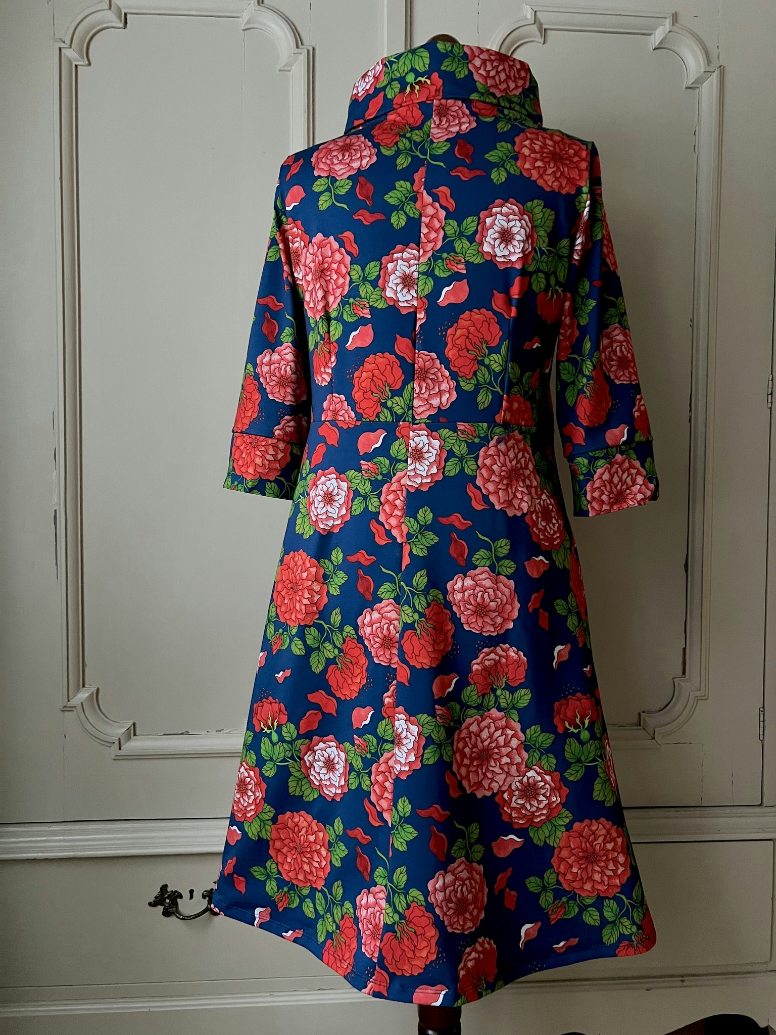 Roses in red and blue