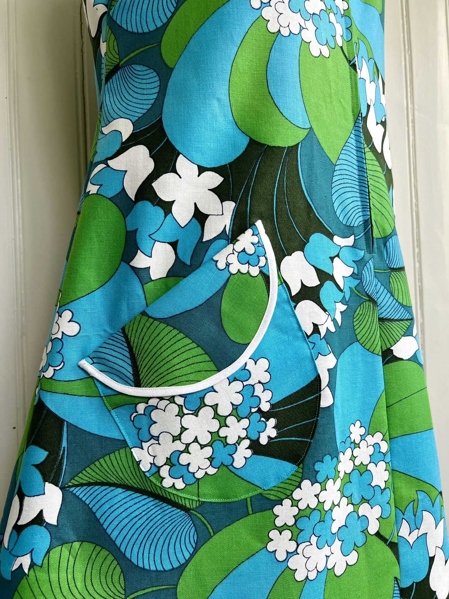 Modell Signe - lilies and leaves