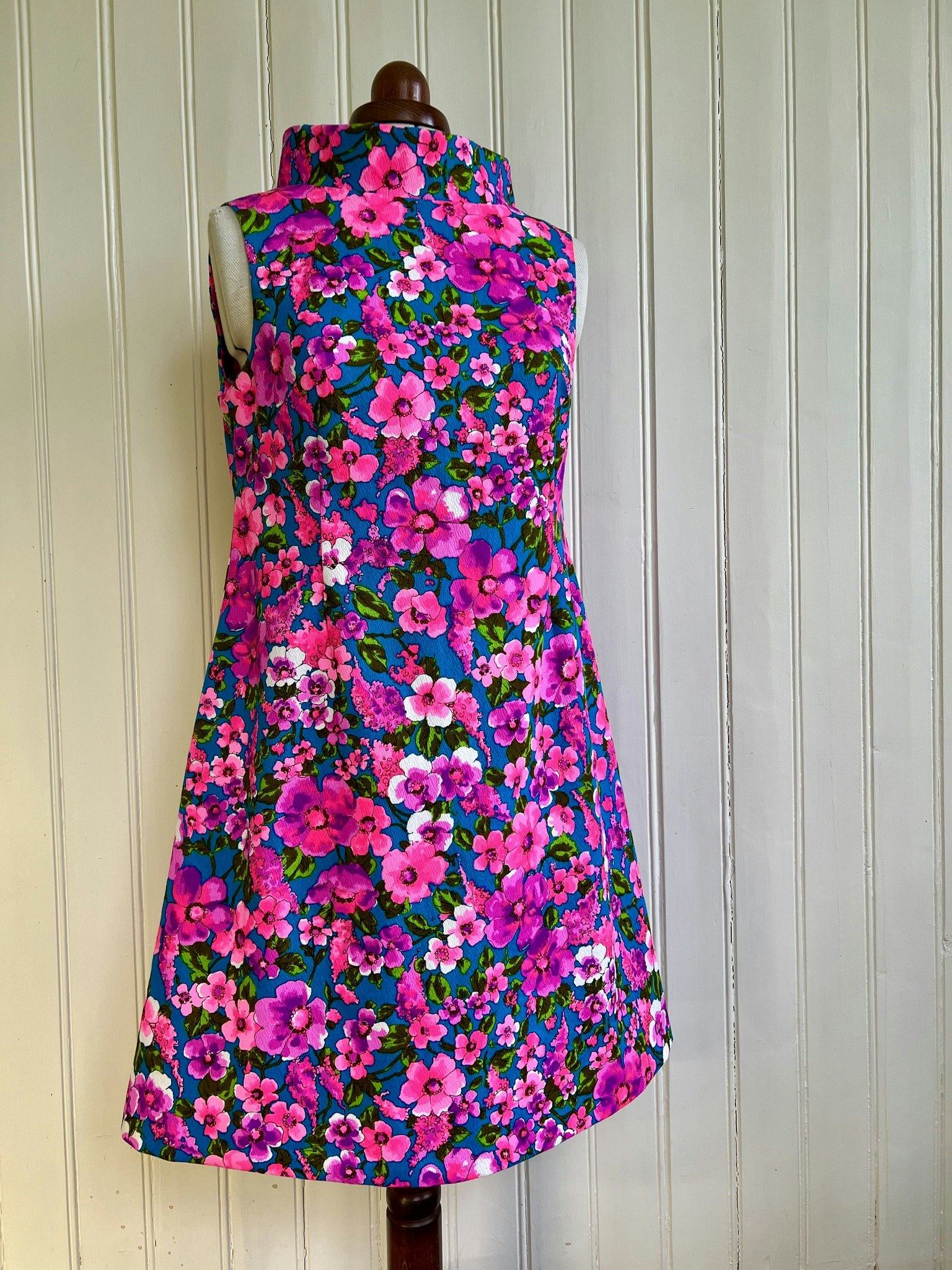 Modell Linda - neon flowers