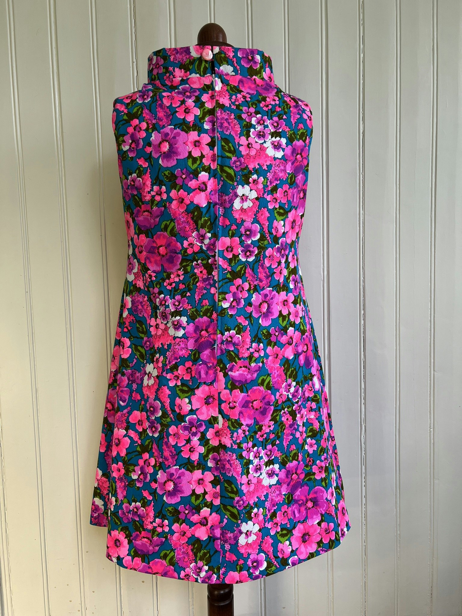 Modell Linda - neon flowers