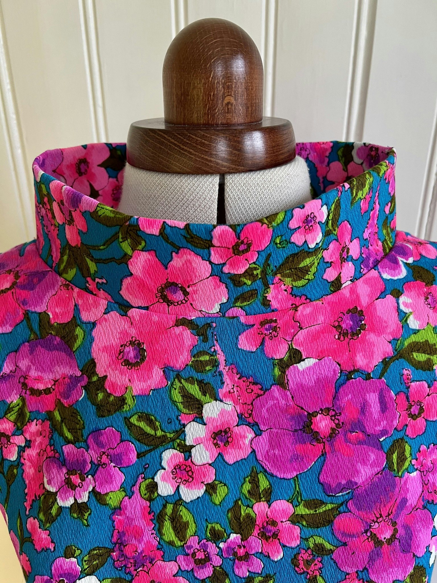 Modell Linda - neon flowers