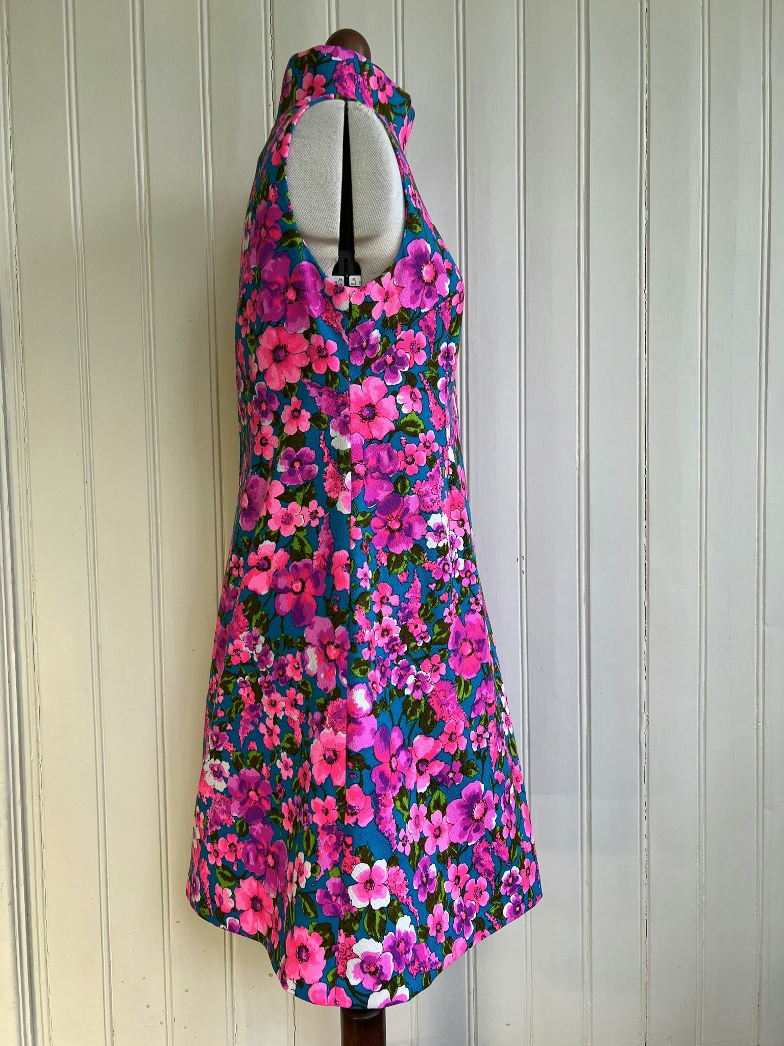 Modell Linda - neon flowers