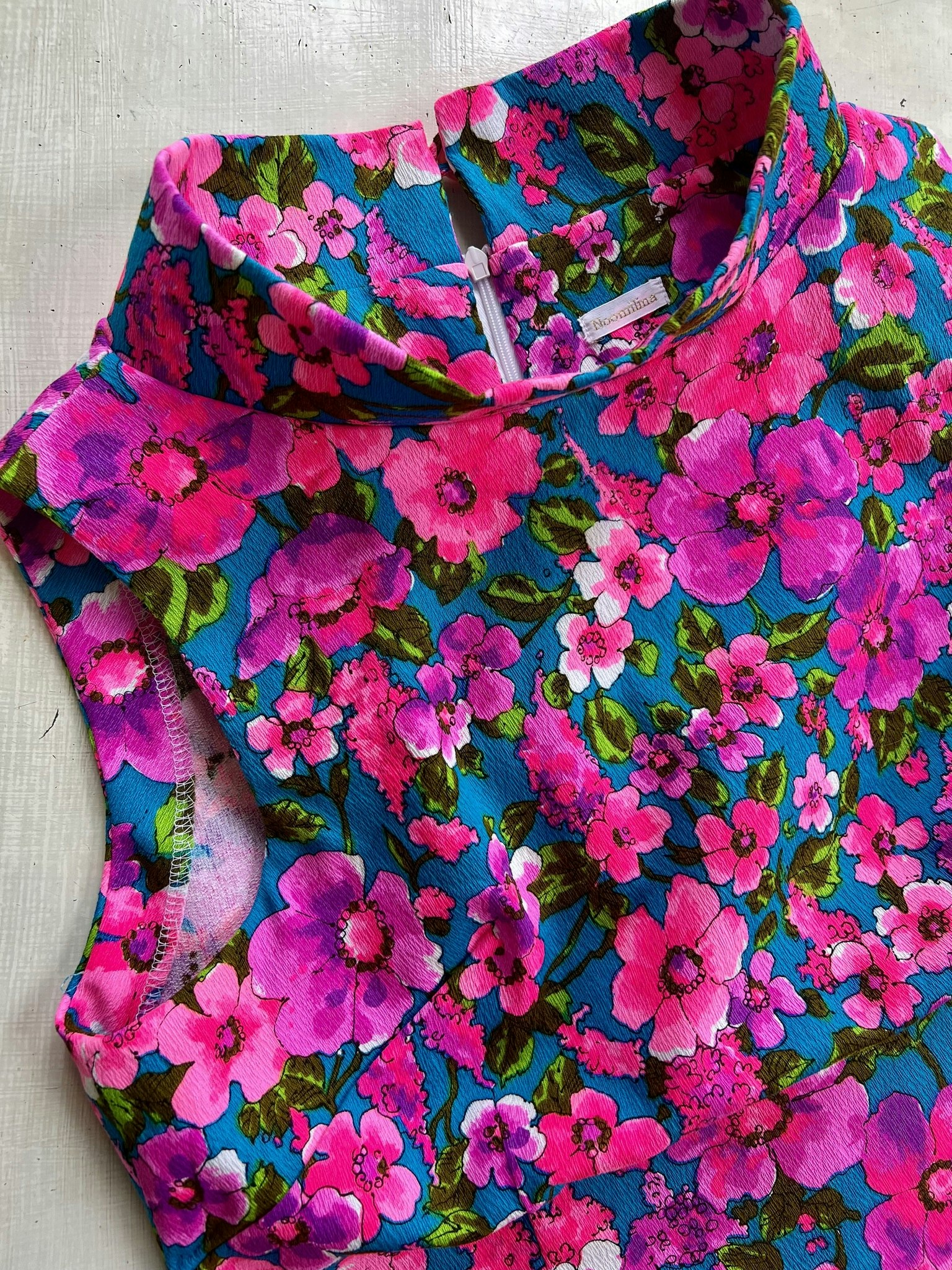 Modell Linda - neon flowers