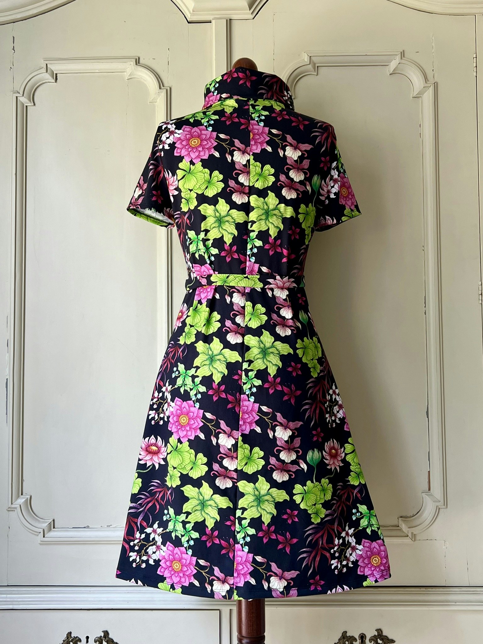 Modell Ingrid - asian flowers