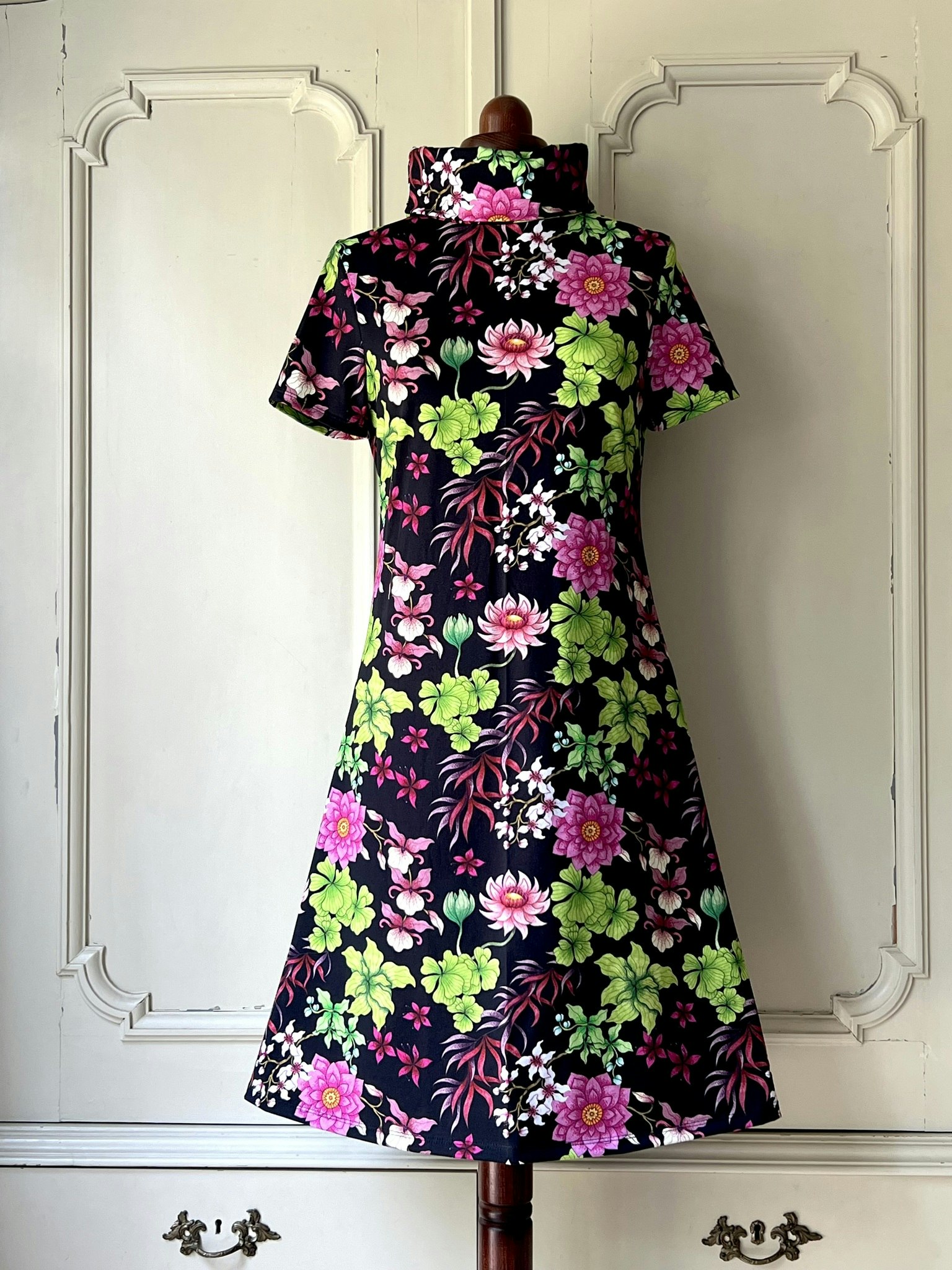 Modell Ingrid - asian flowers