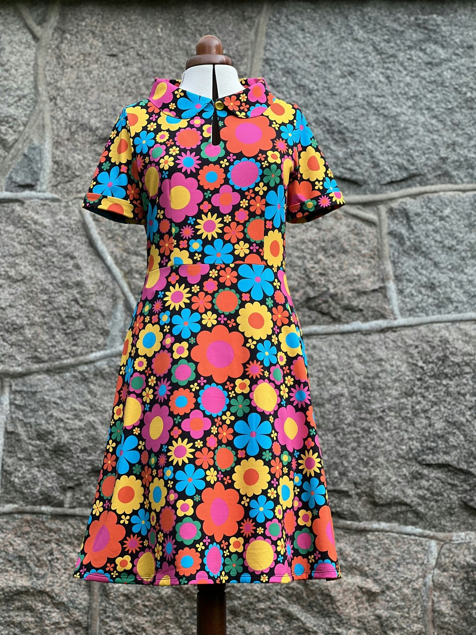 Modell Mirjam - popping flowers