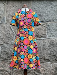 Modell Mirjam - popping flowers
