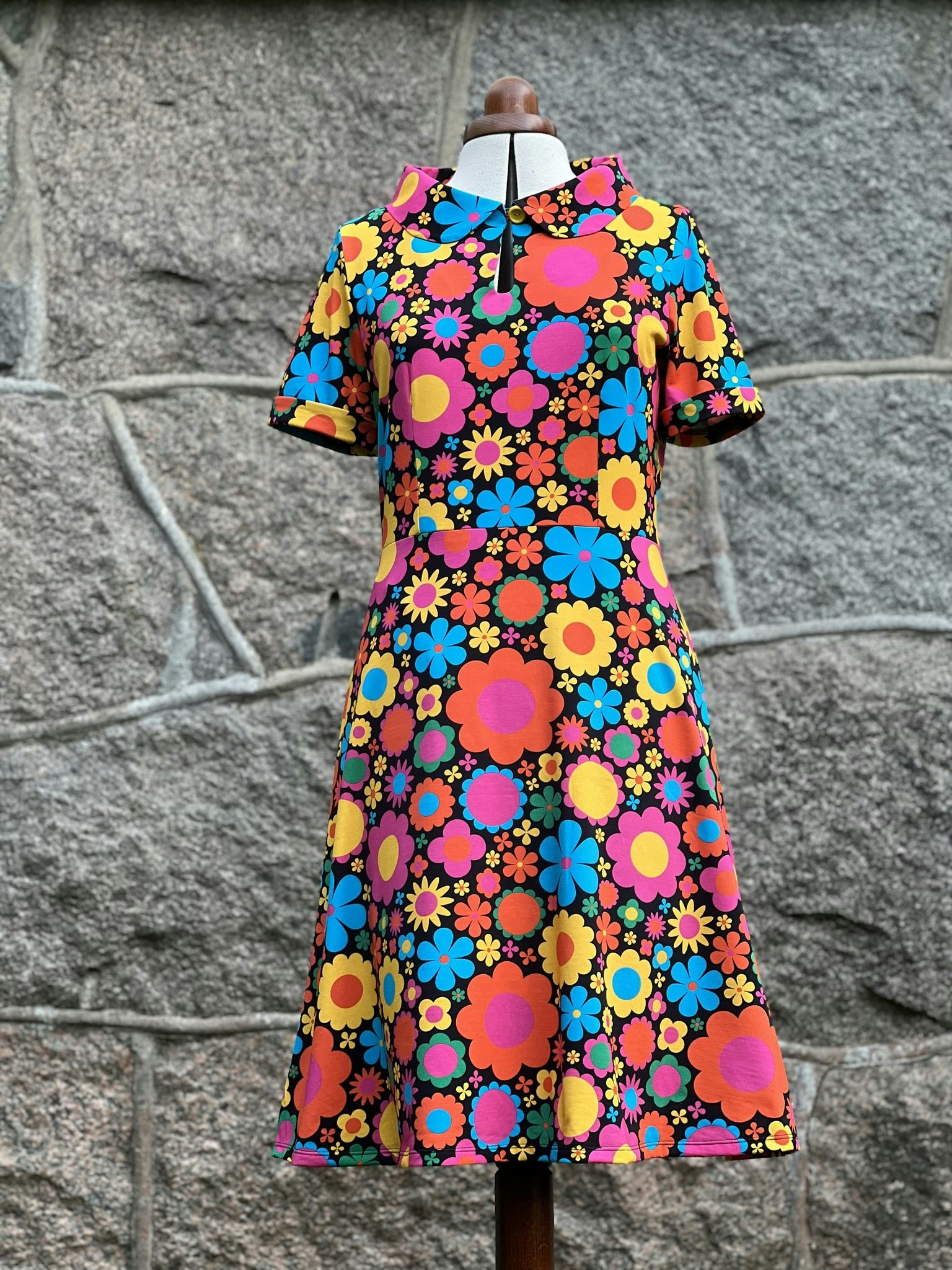 Modell Mirjam - popping flowers