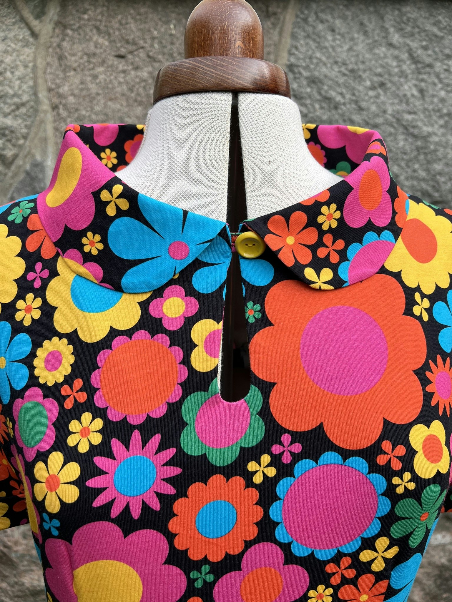 Modell Mirjam - popping flowers