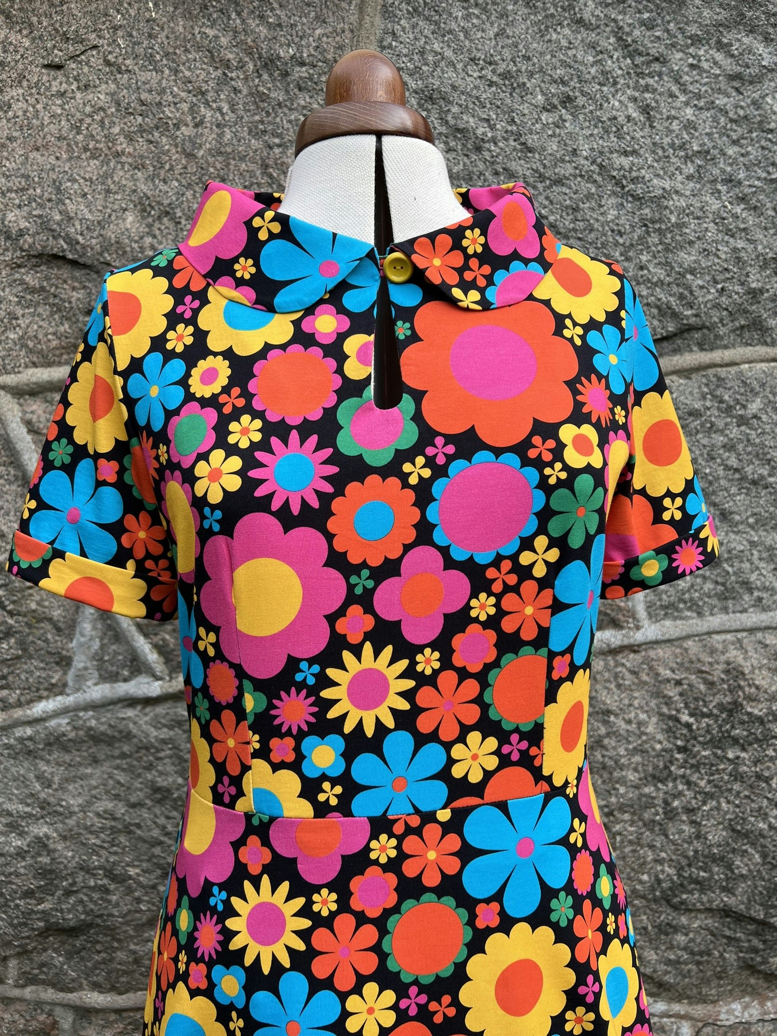 Modell Mirjam - popping flowers