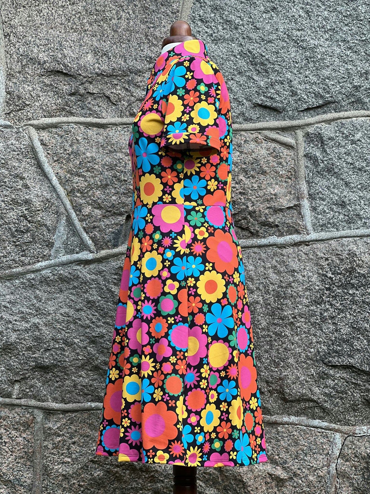 Modell Mirjam - popping flowers
