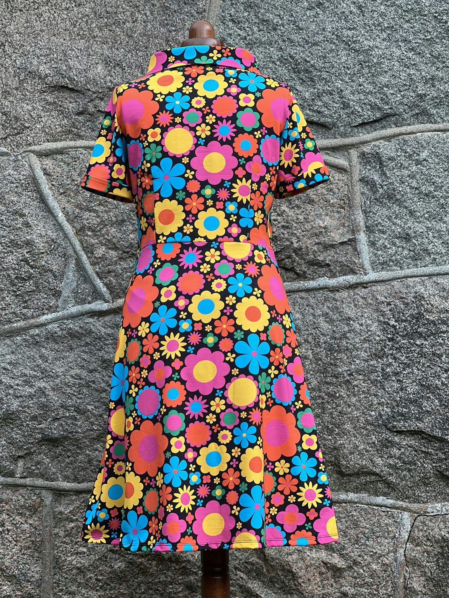 Modell Mirjam - popping flowers