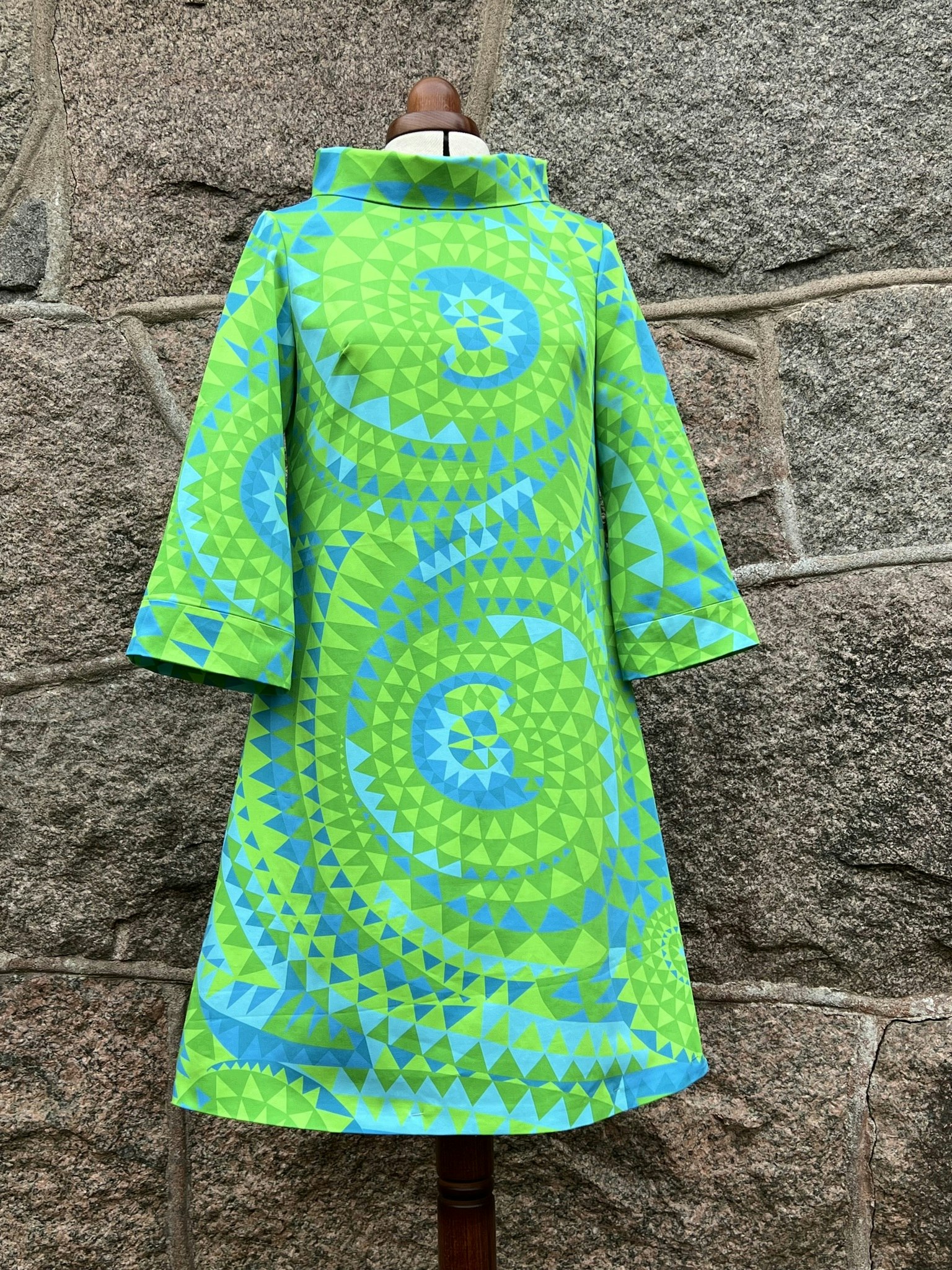 Queen in blue and green