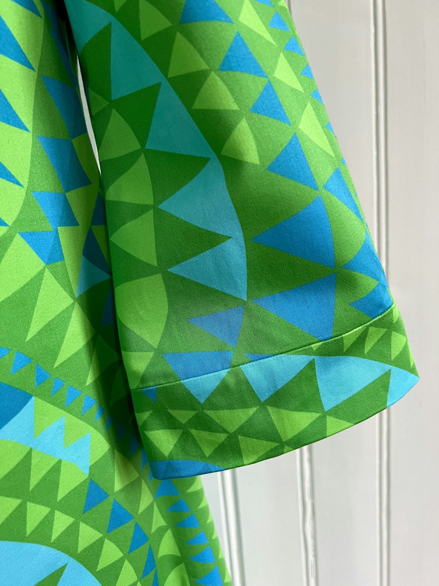 Queen in blue and green