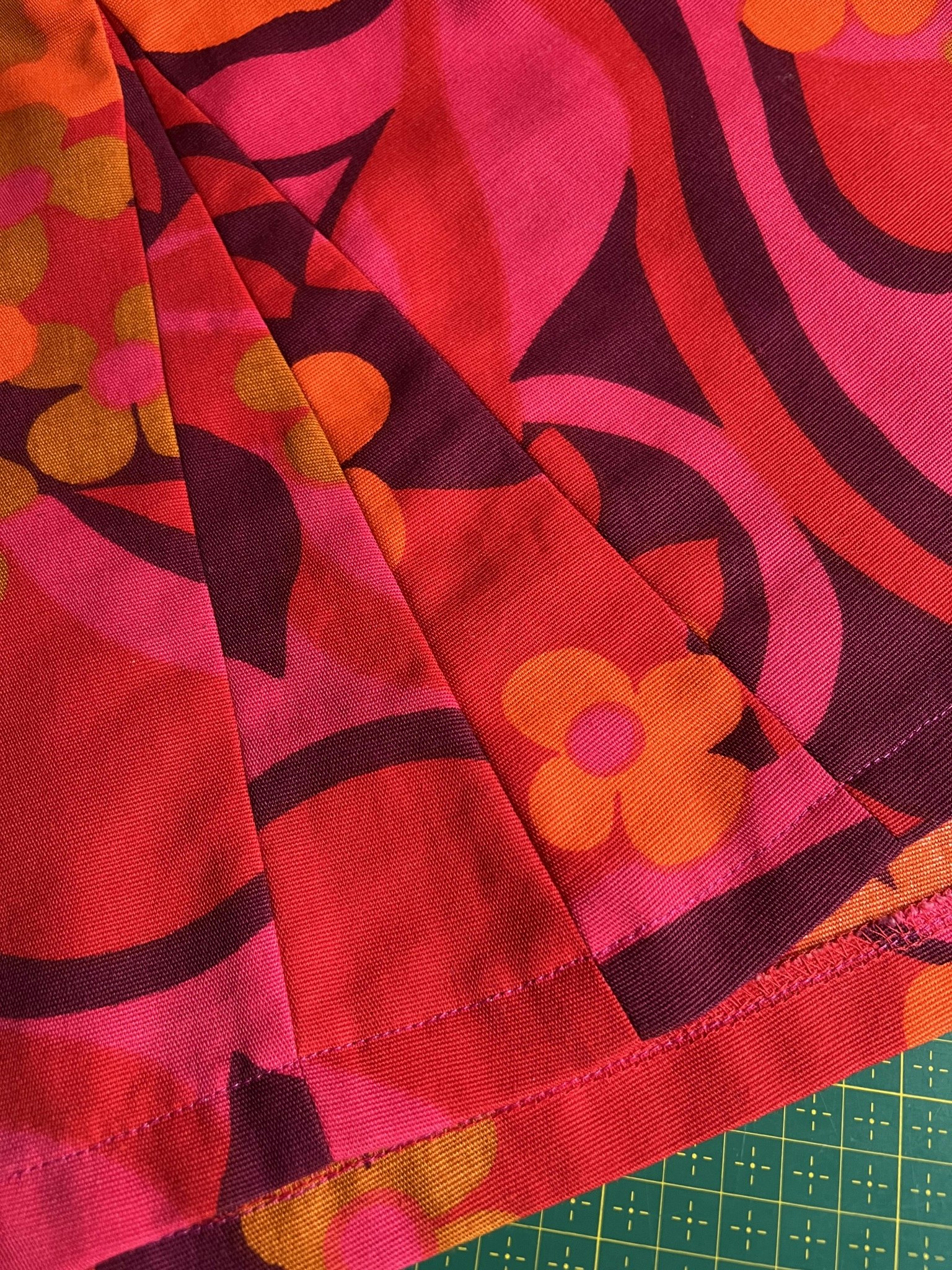 Modell Monica - tropical red