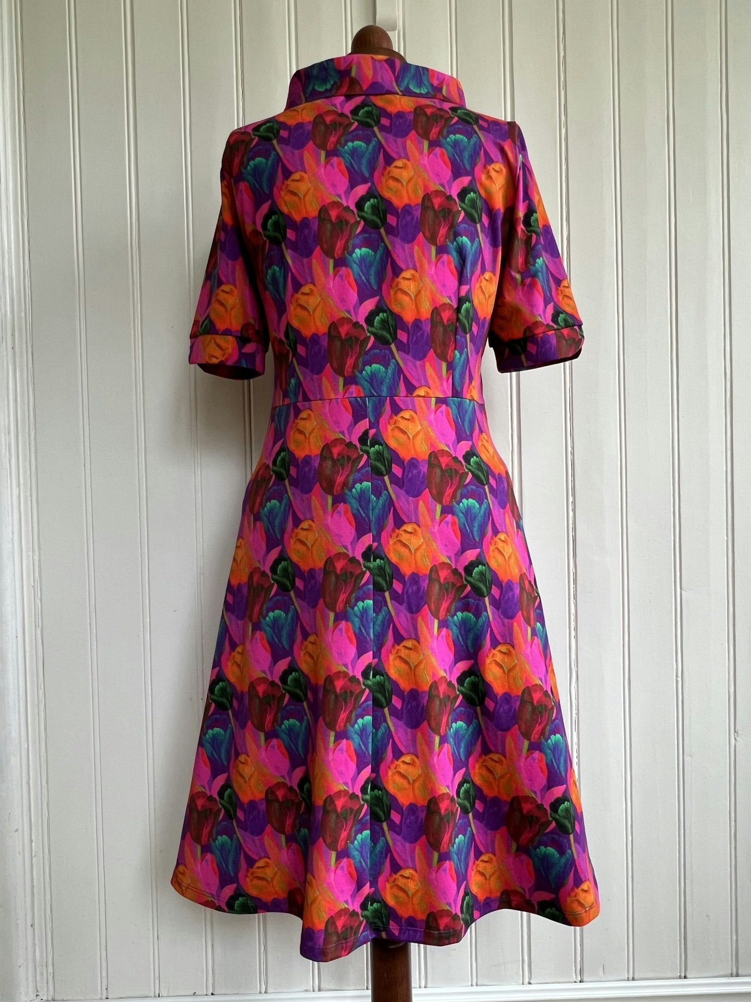 Modell Britt - bright tulips