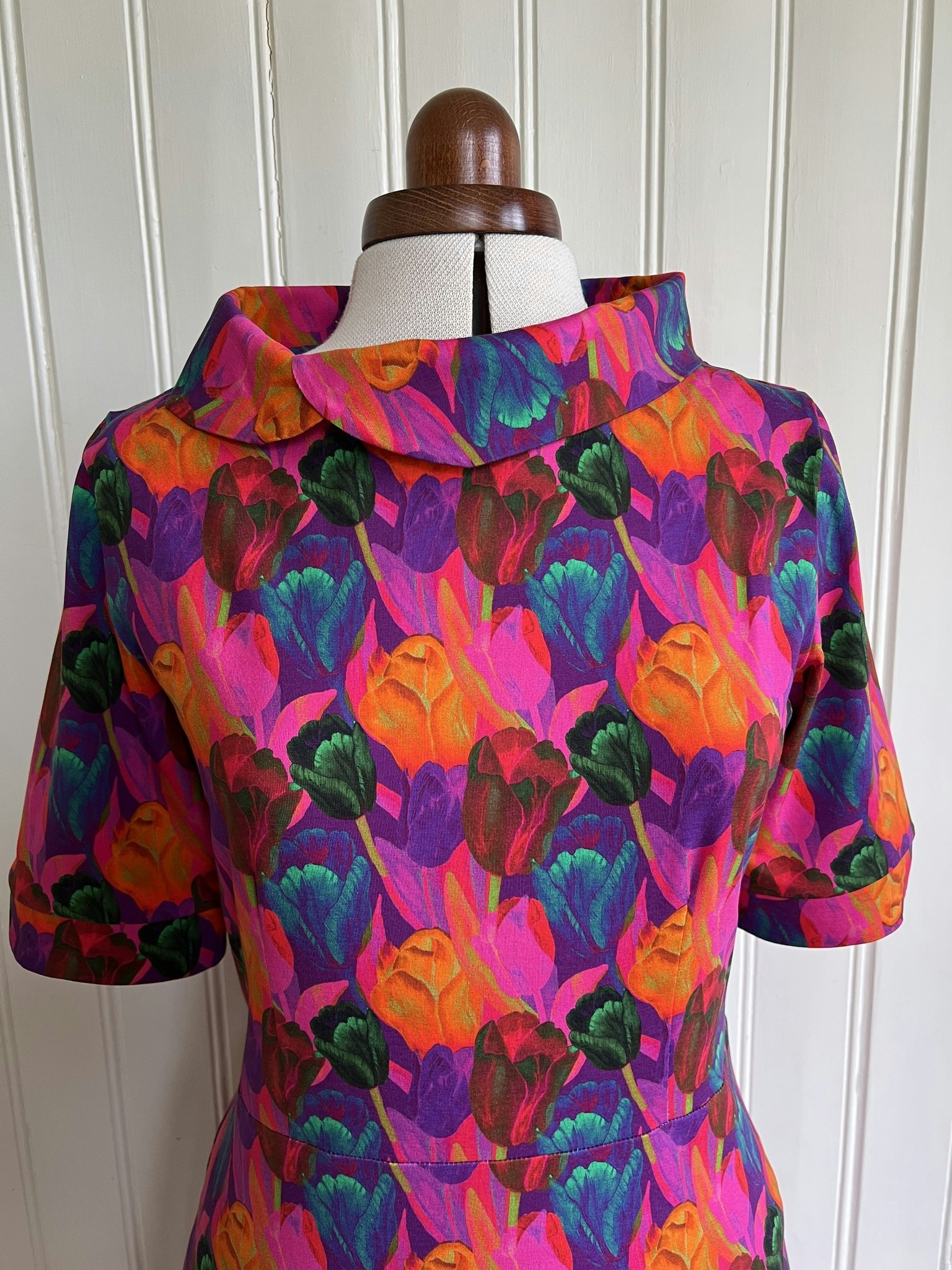 Modell Britt - bright tulips
