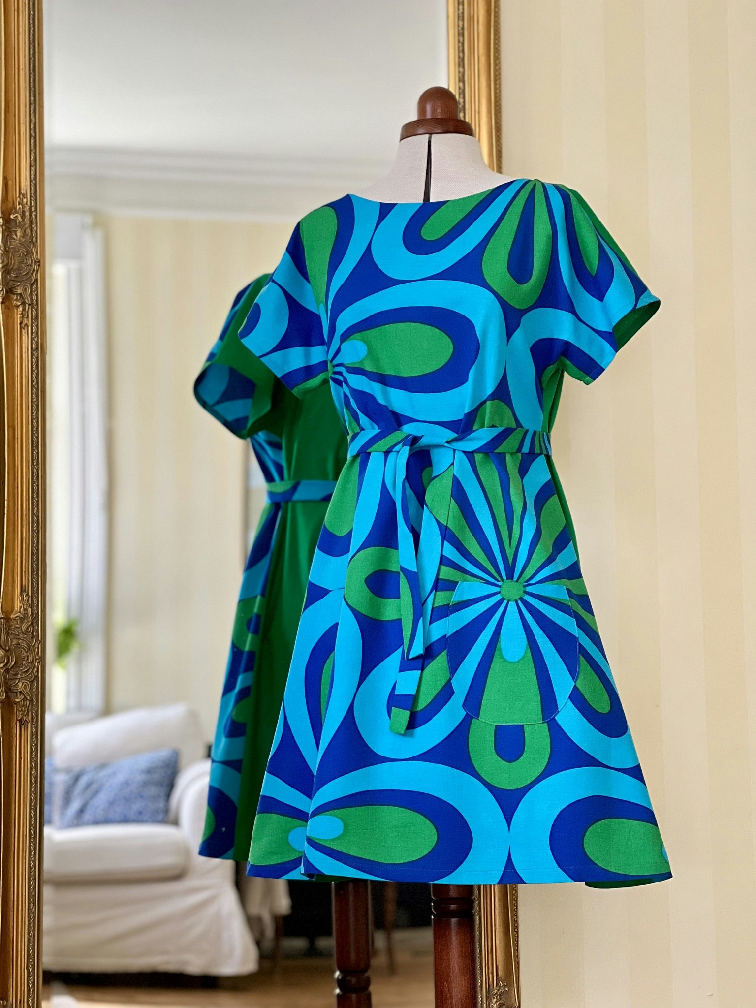 Modell Petra - floral swirls