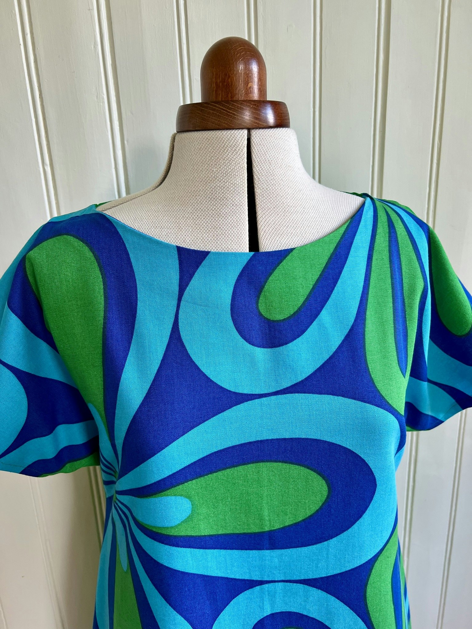 Modell Petra - floral swirls