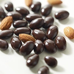 Salted Almonds + Dark Chocolate 135g