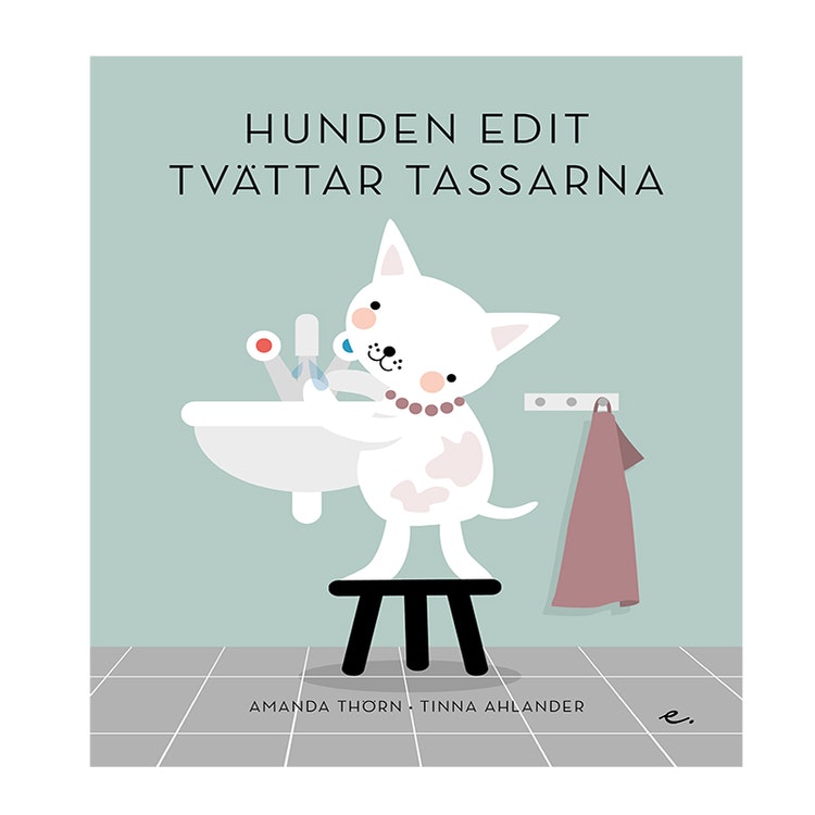 Hunden Edit tvättar tassarna