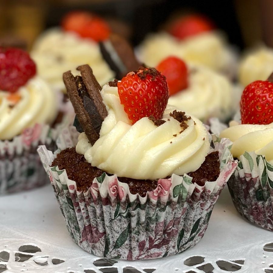 Baka snygga muffins/cupcakes med våra fina formar och tillbehör. cta image