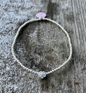 2 mm silver med ljusblå blomma