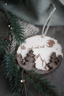 Julkula i trä - Stjärnhimmel och tomtefärd
