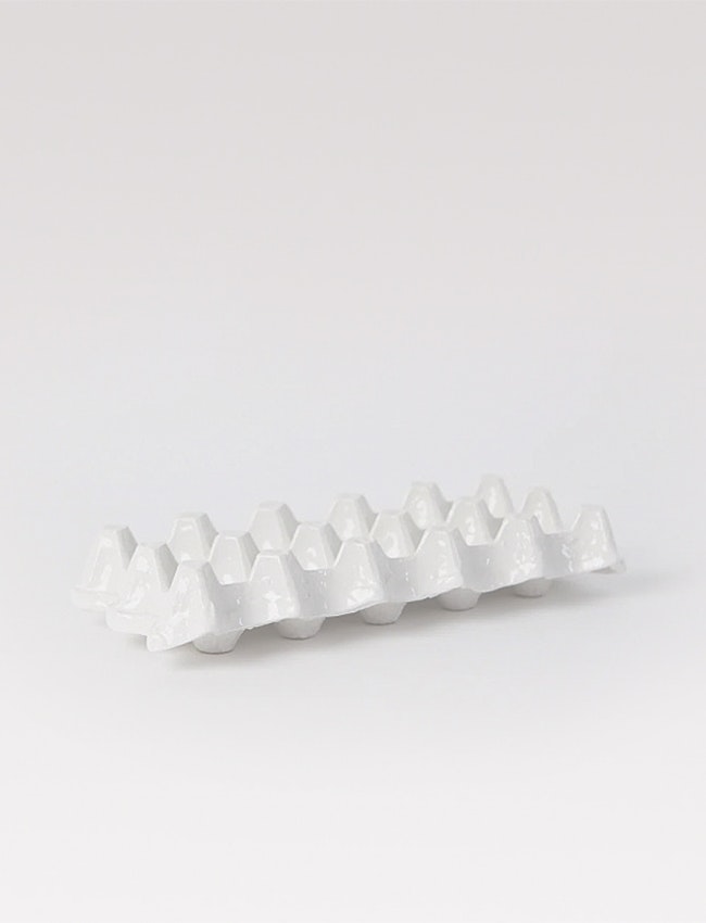 Ceramic egg tray