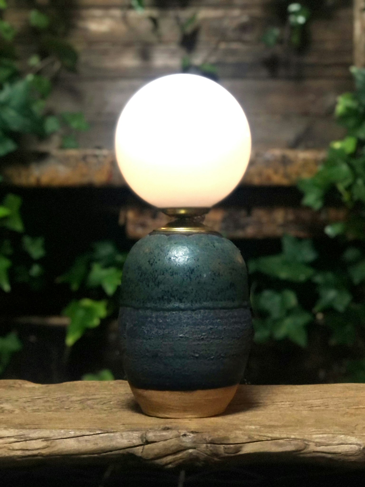 KT table lamp