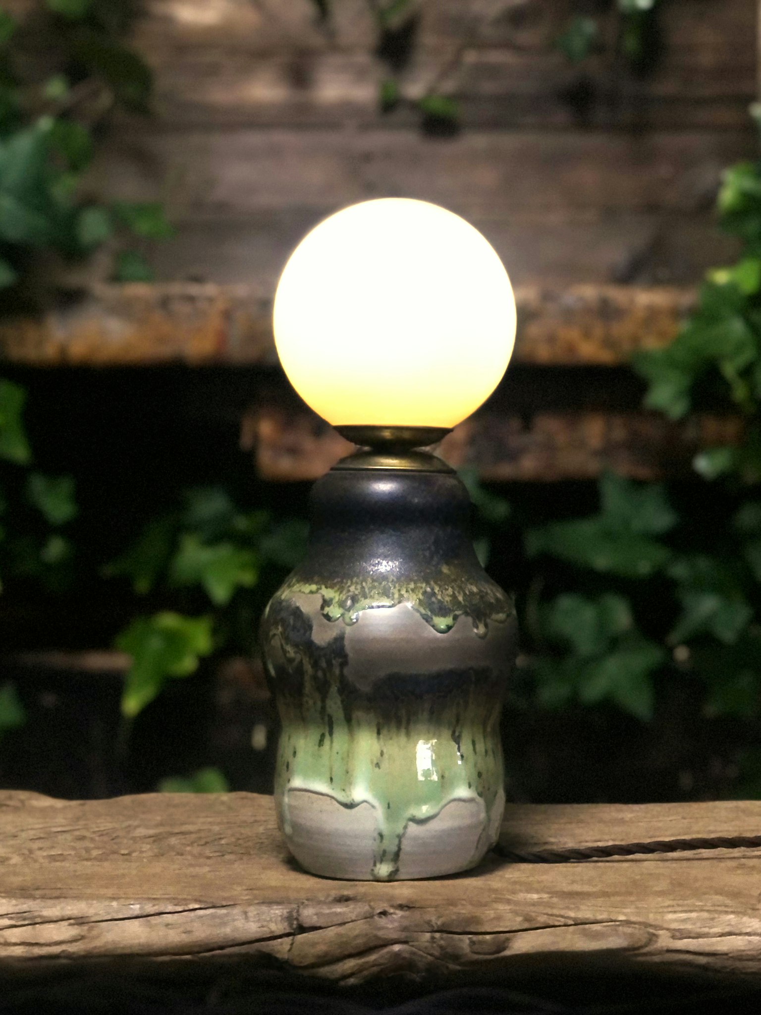 KT table lamp