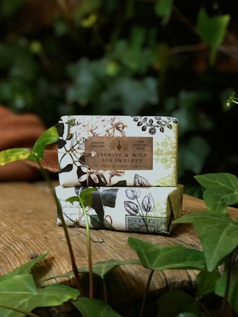 Natural - Jasmine & Wild Strawberry soap