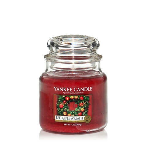 Yankee Candle - Red Apple Wreath - Medium Doftljus (Juldoft) - Unika  doftljus, doftpinnar och rumsdoft online