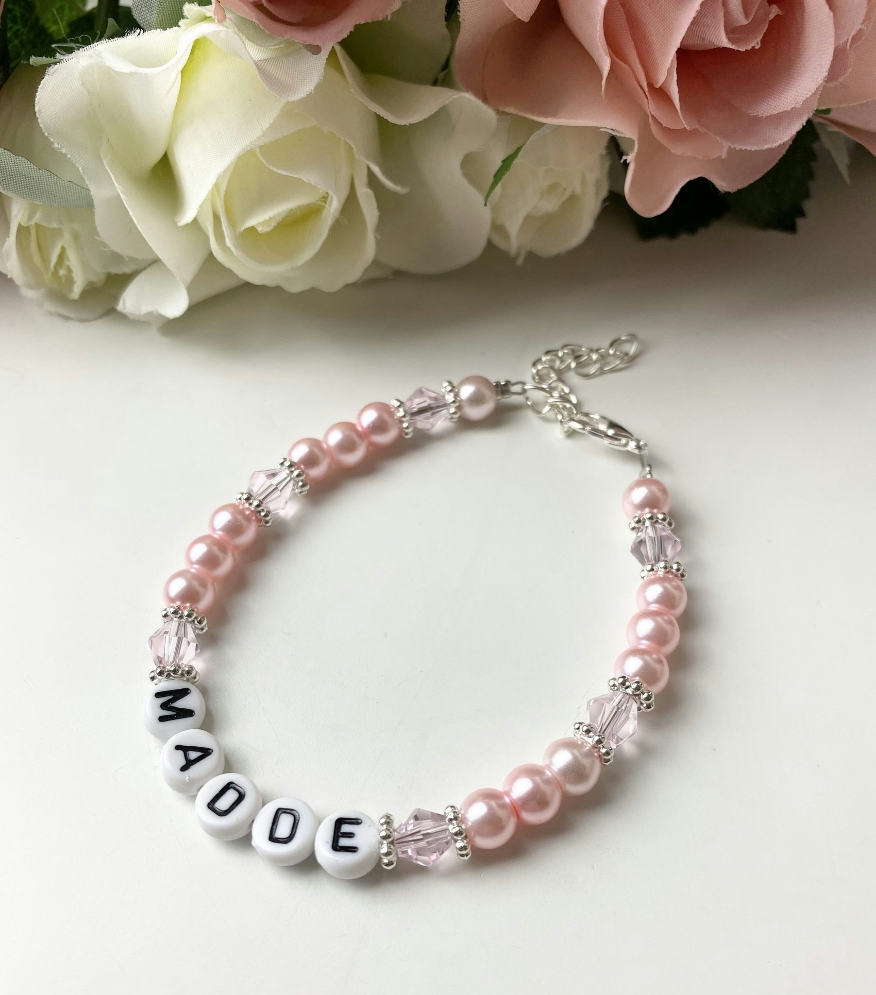 Rosa armband med namn - Alex pärlor