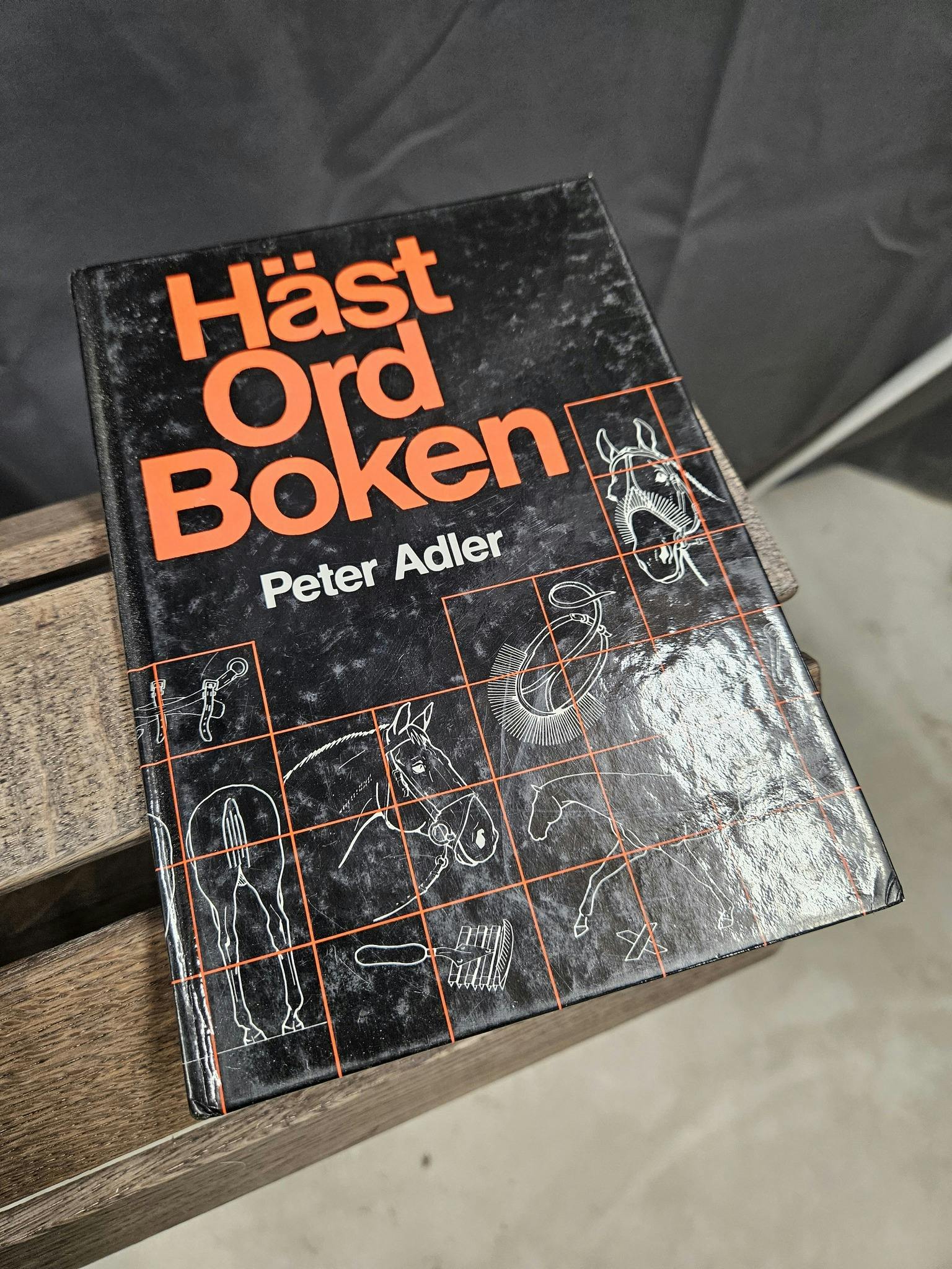 Bok: Hästordboken, Peter Adler