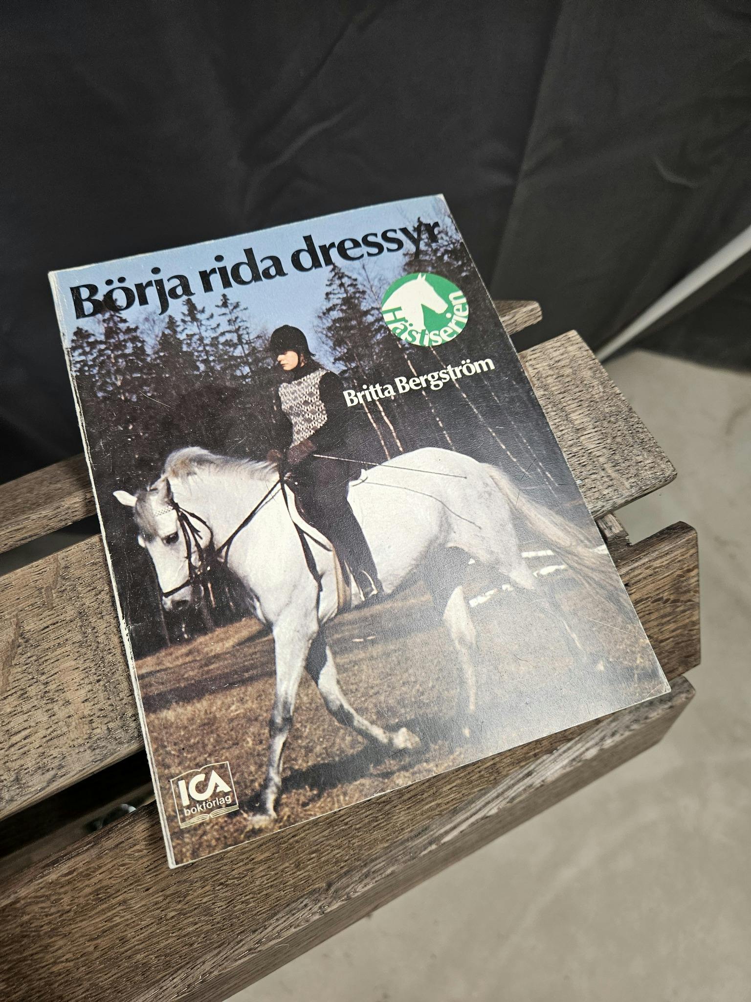 Bok: Börja rida dressyr, Britta Bergström