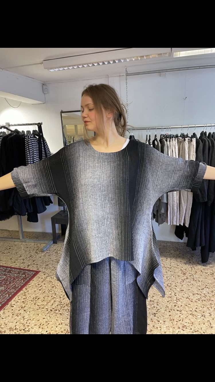 Stina svart och grå tunika från längorna