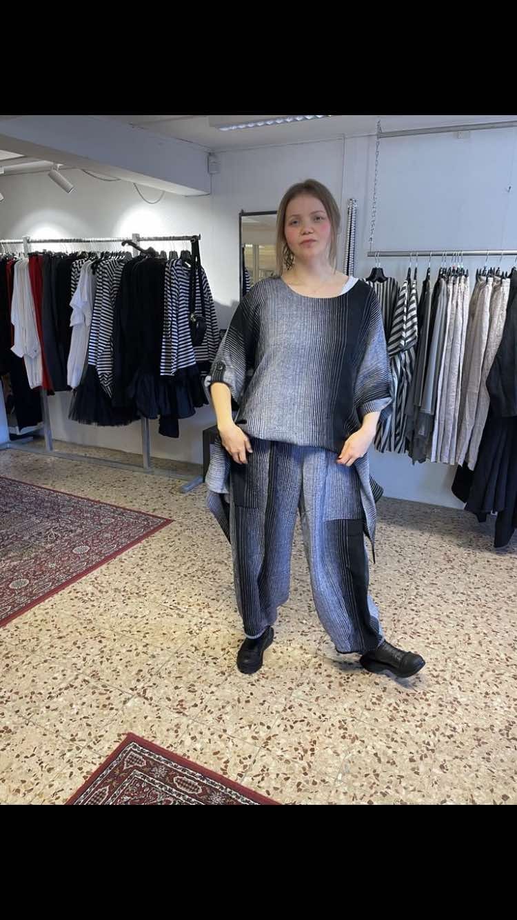 Stina svart och grå tunika från längorna