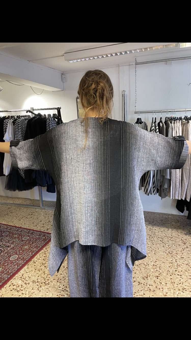 Stina svart och grå tunika från längorna