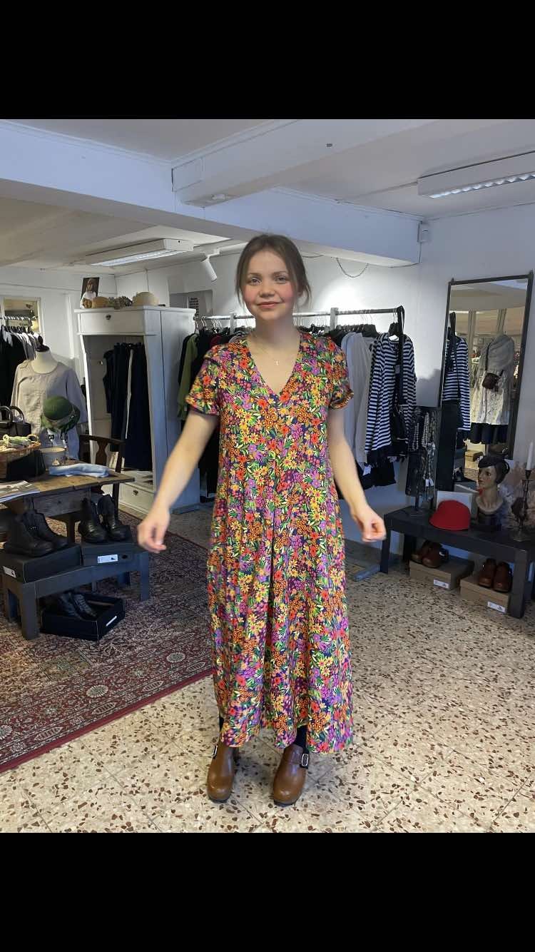 Lillian småblommig klänning från du milde