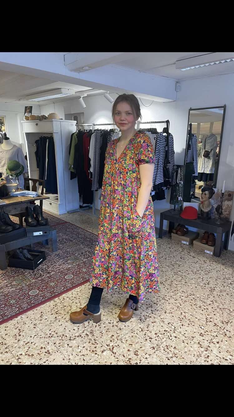Lillian småblommig klänning från du milde