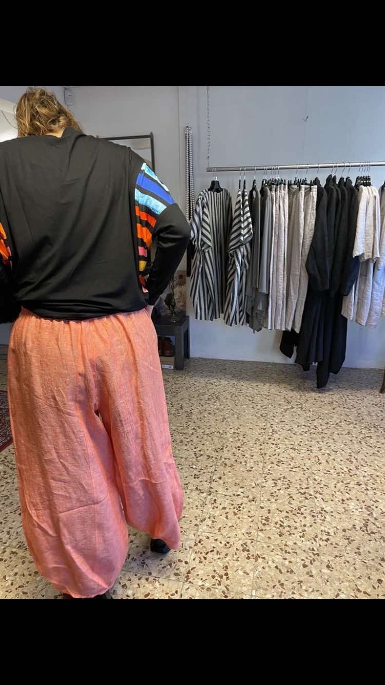 Korallfärgad ballongbyxa i lin från Längorna